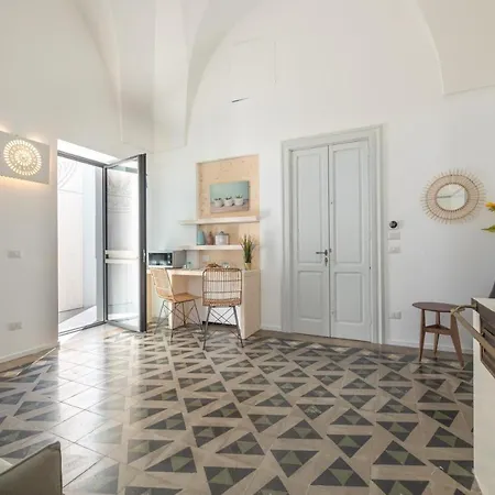 Palazzo Flora *